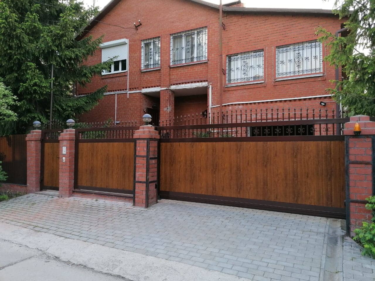 Уличные ворота DoorHan в Дмитрове с установкой